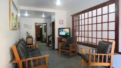 Triplex with 3 suites / Wifi / Cable TV / 3 minutes walk to the beach