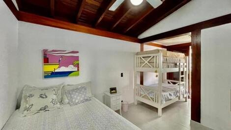 Amplia casa con 5 suites en Riviera de São Lourenço