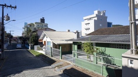 House in Bombinhas Center