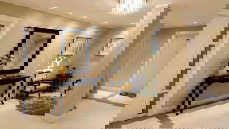 Large and very well decorated apartment on Rua da Aldeia do Papai Noel!