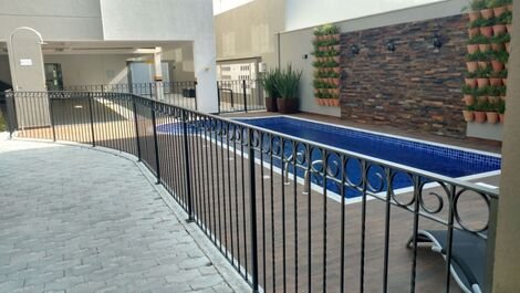 Excelente apartamento con piscina en Bombas/Bombinhas.