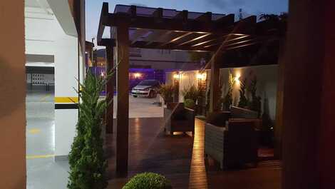 Excelente apartamento con piscina en Bombas/Bombinhas.