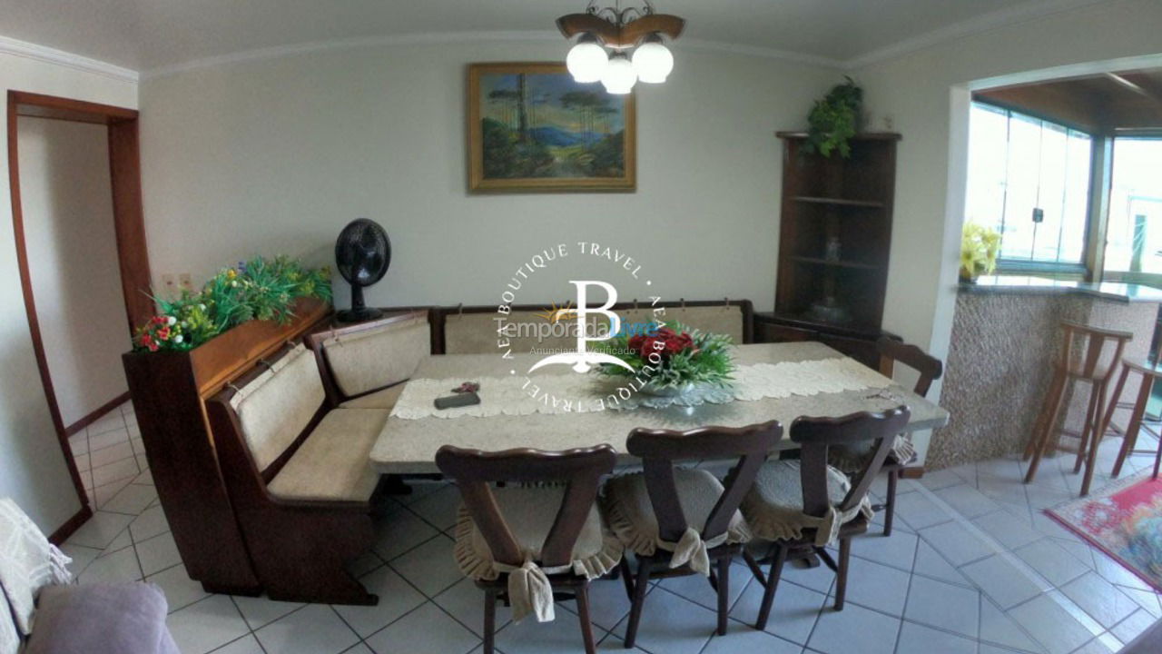 Apartamento para aluguel de temporada em Governador Celso Ramos (Praia de Palmas)