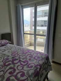 Apartamento encantador com vista lateral da praia