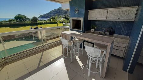Apartment facing the sea