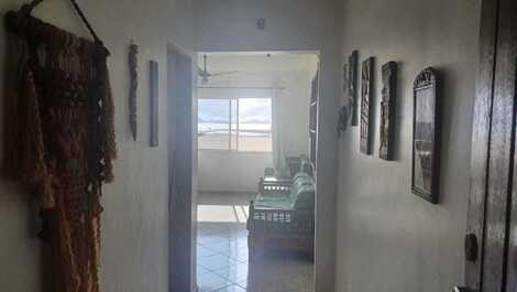 Corredor de entrada do apartamento.