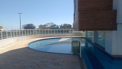 Apartamento para aluguel de temporada com piscina próximo a praia
