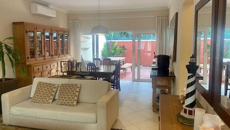 Impeccable Condominium House 200m from the Beach in Juquehy