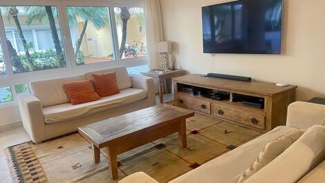 Impeccable Condominium House 200m from the Beach in Juquehy