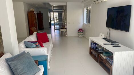 Casa en condominio con 6 suites a 50m de la playa en Juquehy - Solo...
