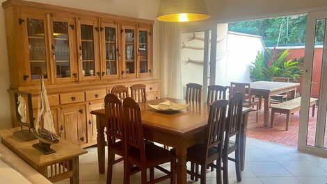 Impeccable Condominium House 200m from the Beach in Juquehy