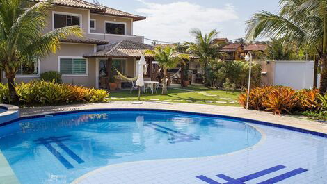 Hermosa casa con cuatro suites, en un condominio, entre Geribá y Ferradu...