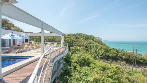 Beautiful Villa with six suites, and paradisiacal view at Horseshoe