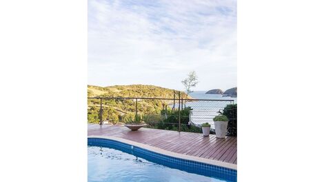 Hermosa casa con cuatro suites, en un condominio en Praia do Forno