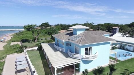 Villa Espetacular com Cinco Suítes, pé na Areia da Praia Rasa