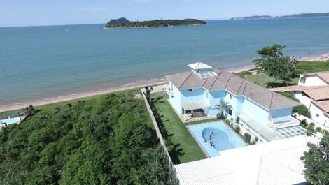 Spectacular Villa with Five Suites, on the Sand in Praia Rasa
