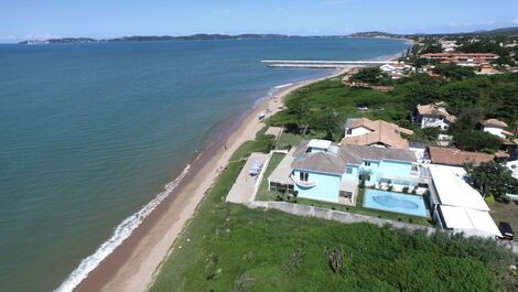 Espectacular villa con cinco suites, en la arena en Praia Rasa