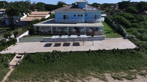 Villa Espetacular com Cinco Suítes, pé na Areia da Praia Rasa