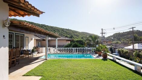 Beautiful house with five suites, in the best spot of Praia do Canto