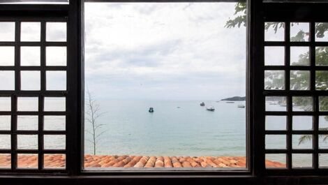 Linda casa frente mar, com cinco quartos, frente mar, Praia do Canto