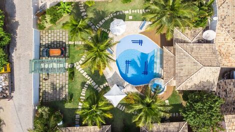 Beautiful house with four suites, in a condominium between Geri...