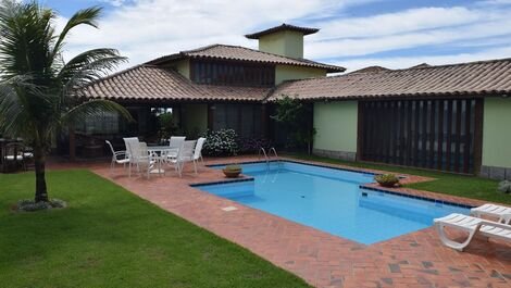 Beautiful Villa with four suites, standing on the sand of Praia Rasa