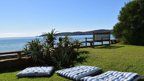 Hermosa casa con cinco suites, justo en la arena de Praia da Rasa