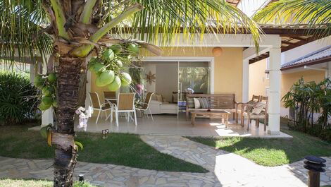 Beautiful house with four large suites, in a condominium, close to the beach...