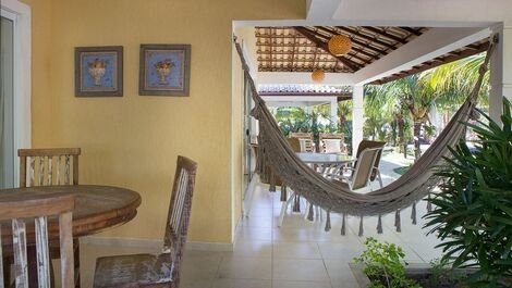 Beautiful house with four large suites, in a condominium, close to the beach...