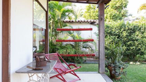 Linda casa com duas suítes e um quarto, em condomínio, em Manguinhos.