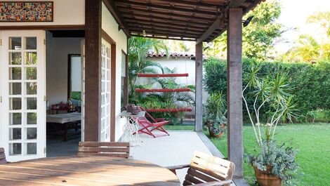 Beautiful house with two suites and one bedroom, in a condominium in Manguinhos.