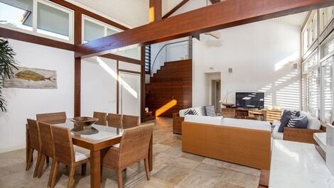 Beautiful house with four suites in a condominium in Manguinhos