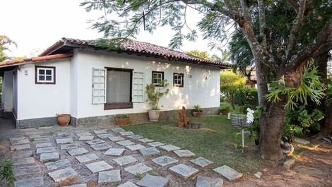 Beautiful house with two suites and one bedroom, in a condominium in Manguinhos.