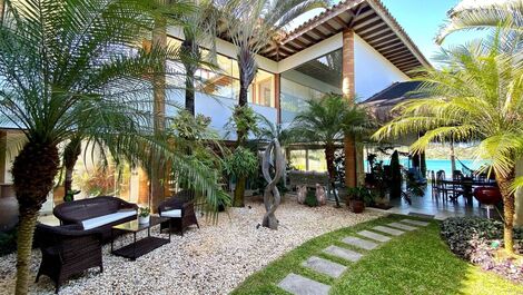 Una casa incomparable con 6 suites en Ferradura