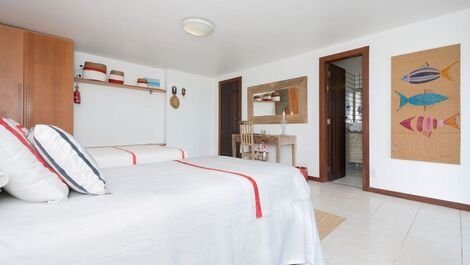 Hermosa casa con siete suites, con vistas panorámicas a Praia de Geribá.