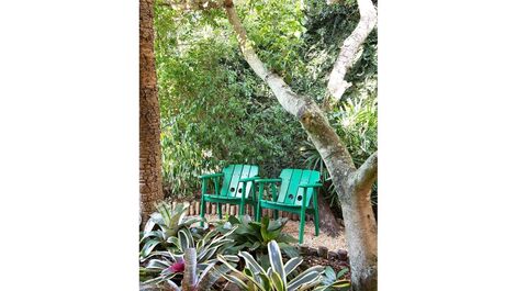 Beautiful house with three bedrooms, in a condominium in Ferradura