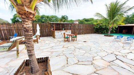 Excepcional casa com 8 suítes na Ferradura a 30 metros da praia.