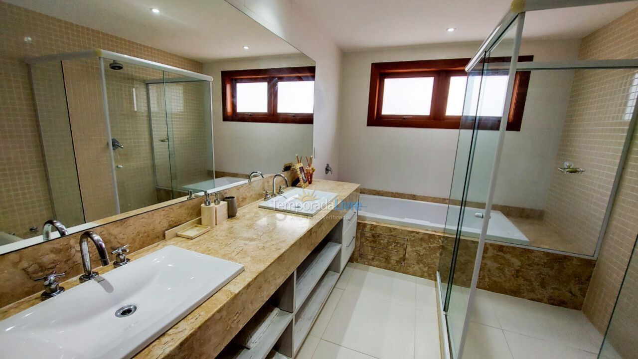 Casa para aluguel de temporada em Armação dos Búzios (Praia da Ferradura)