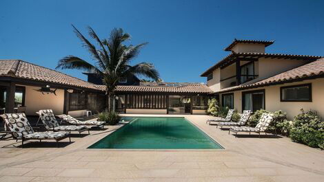 Beautiful house with six suites, facing Praia Rasa, with the...