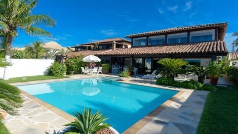 Beautiful Villa with five suites, right on the sand of Praia de Geribá,...