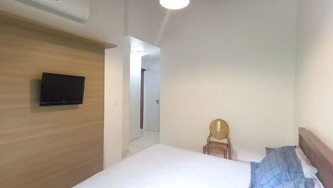 Linda casa em condomínio, composta por três quartos e um mezanino,...