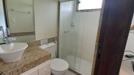 Linda casa em condomínio, composta por três quartos e um mezanino,...