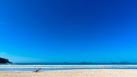 Linda Villa com cinco suítes, pé na areia da Praia de Geribá,...