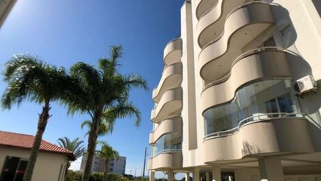 Hermoso apartamento de 1 dormitorio en condominio completo en Praia...