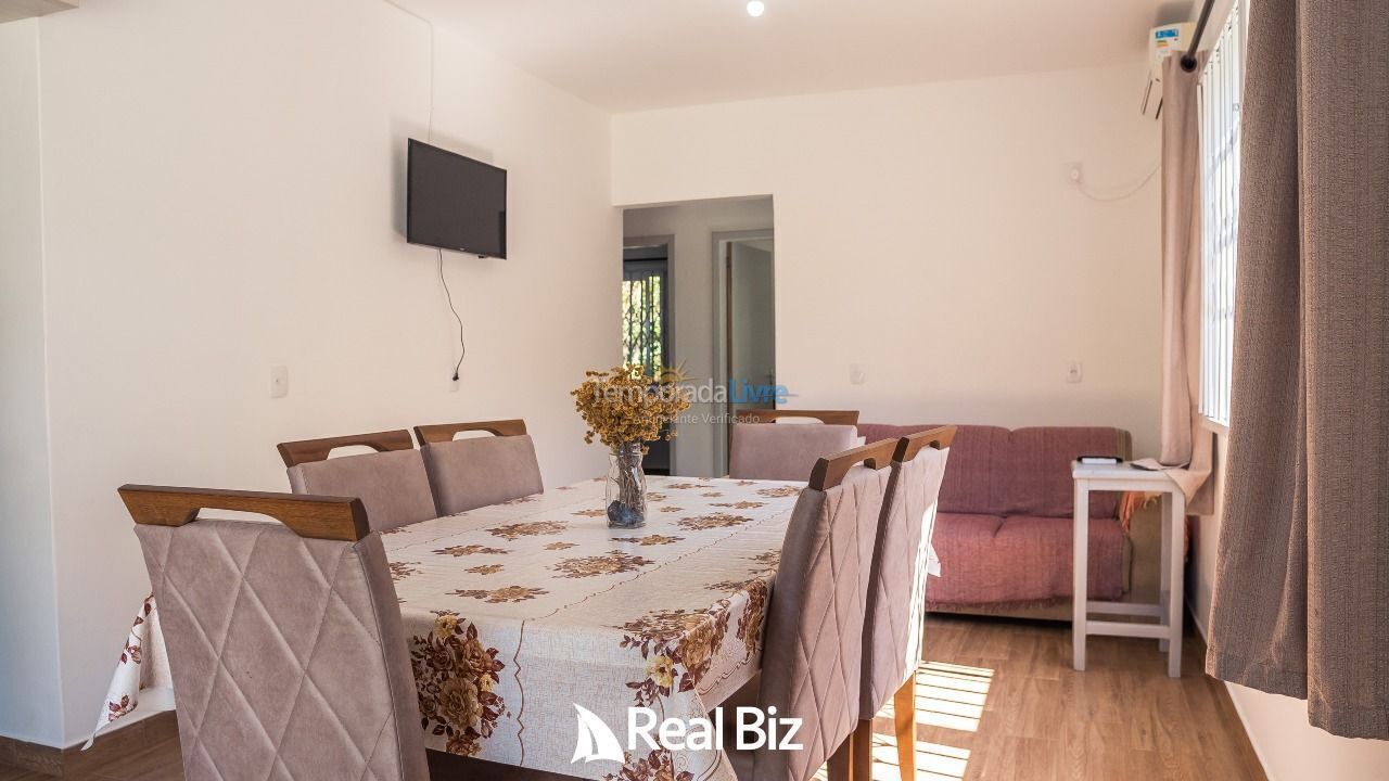 Casa para aluguel de temporada em Governador Celso Ramos (Palmas)