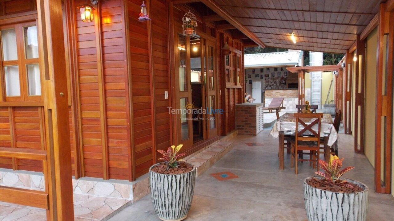 Casa para aluguel de temporada em Brotas (Jardim Paraiso)