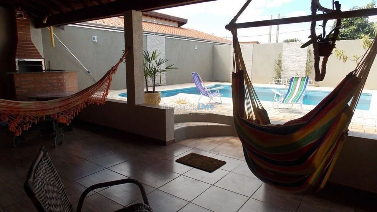 Casa para aluguel de temporada em Brotas Sp (Jardim Santa Cecilia)