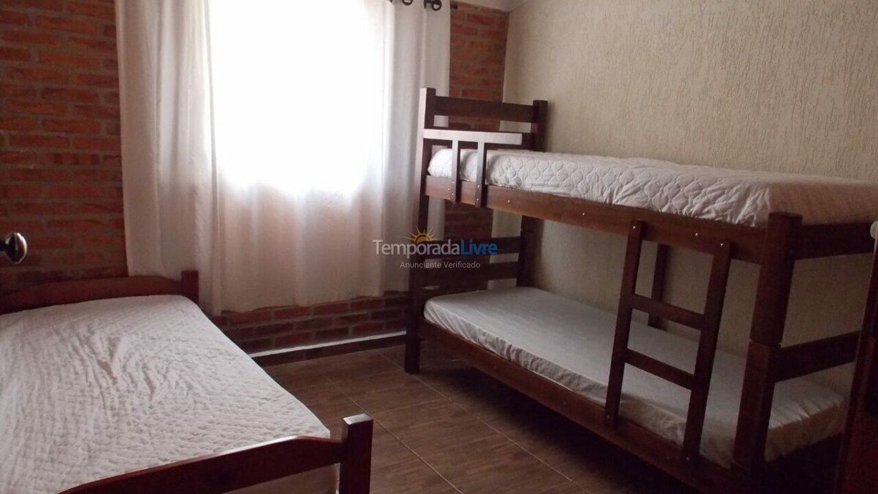Casa para aluguel de temporada em Brotas Sp (Jardim Santa Cecilia)