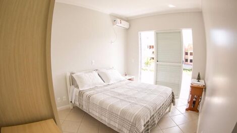 Linda casa para as férias com 4 suítes e um maravilhoso jardim com...