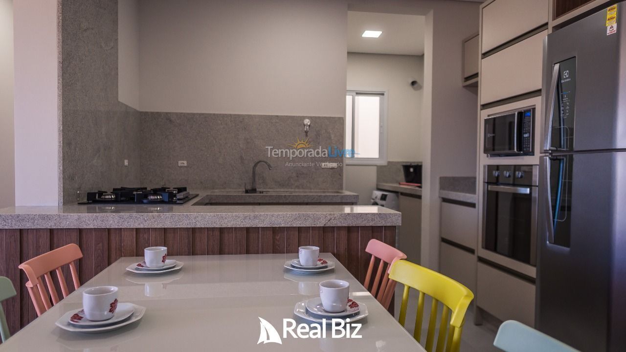 Apartamento para aluguel de temporada em Governador Celso Ramos (Palmas)
